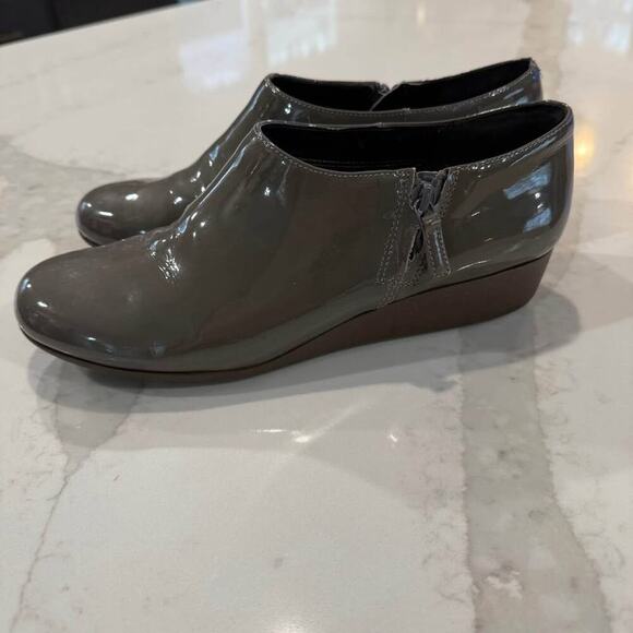 Cole Haan Grand Shoes Womens Size 9 Gray Patent Leather Waterproof Wedge Booties - Picture 1 of 8